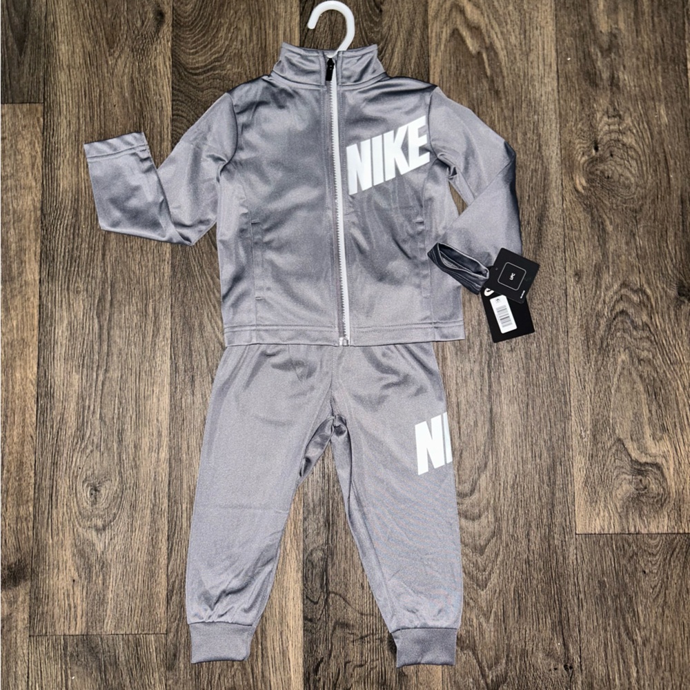 NWT Nike pants set 2t